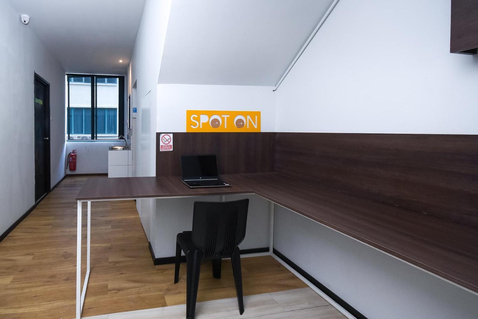 Spot On 89838 Lm Residence Мири Экстерьер фото