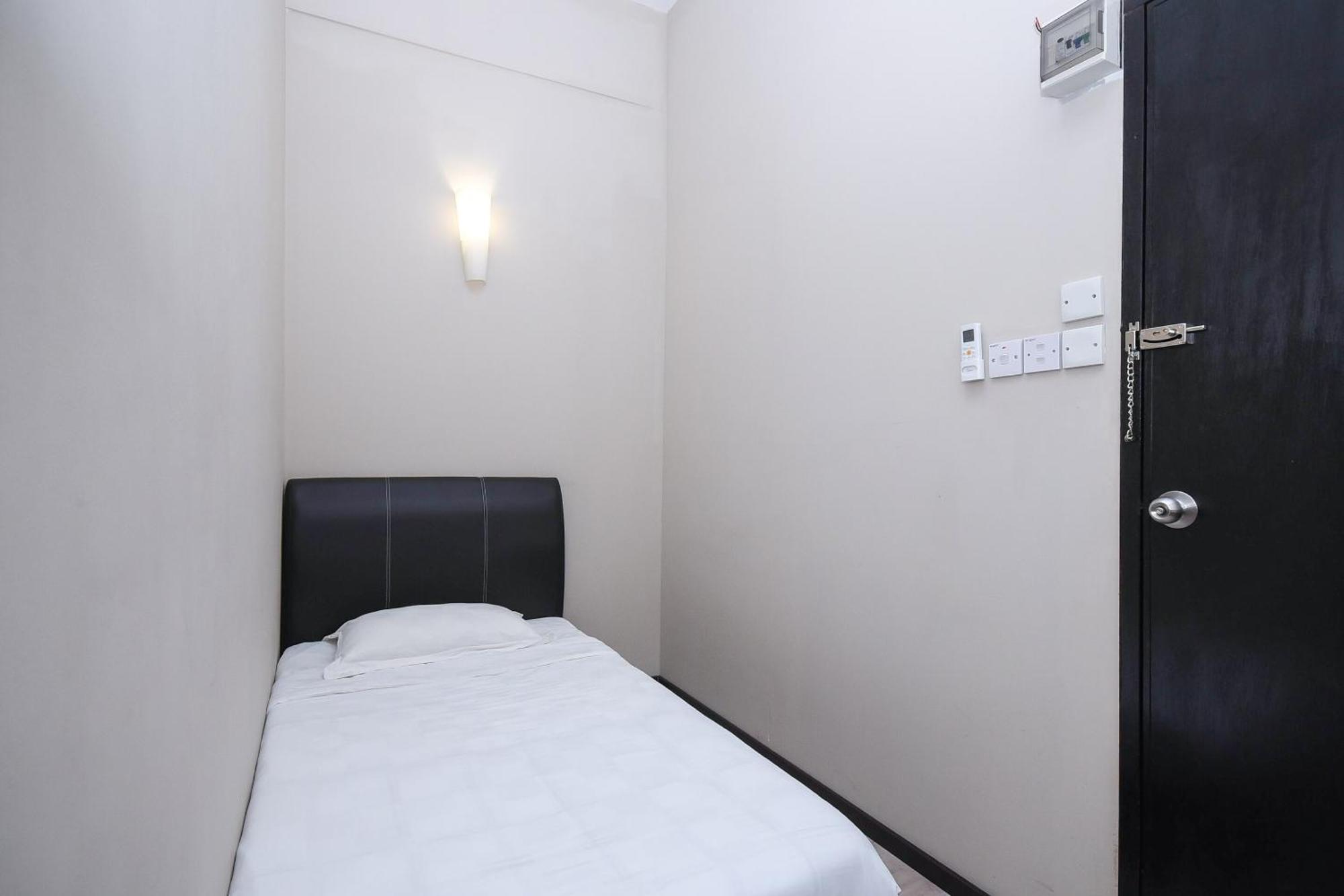 Spot On 89838 Lm Residence Мири Экстерьер фото