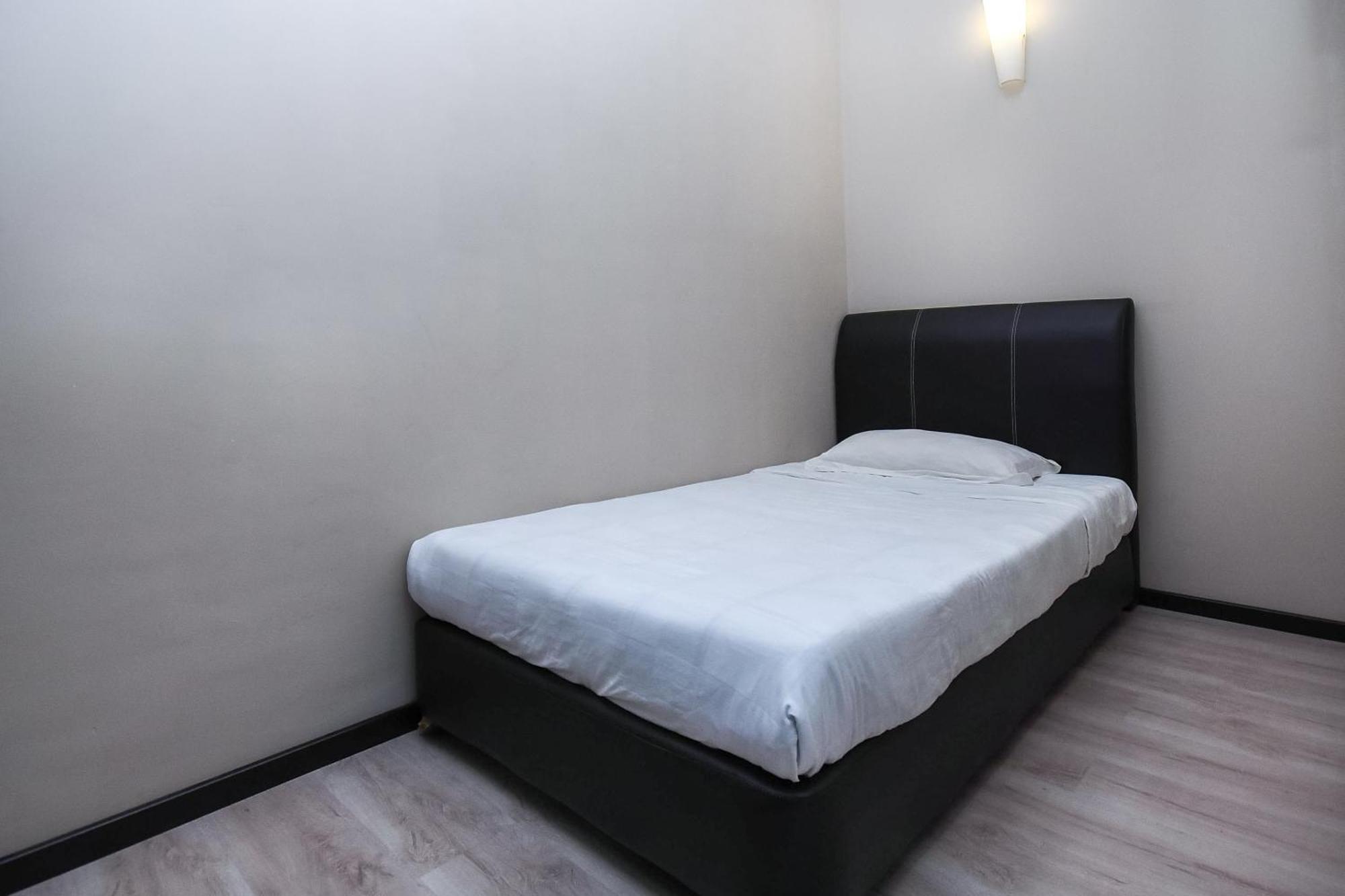 Spot On 89838 Lm Residence Мири Экстерьер фото