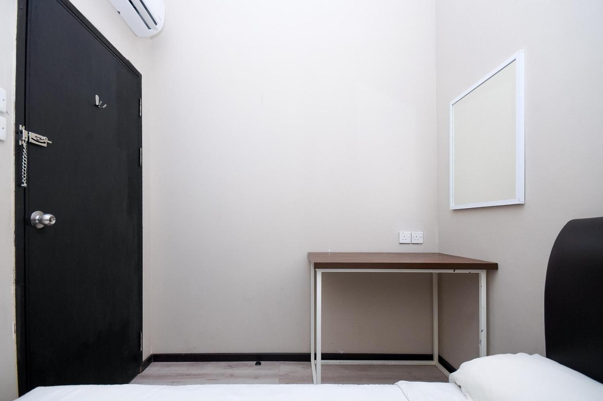Spot On 89838 Lm Residence Мири Экстерьер фото