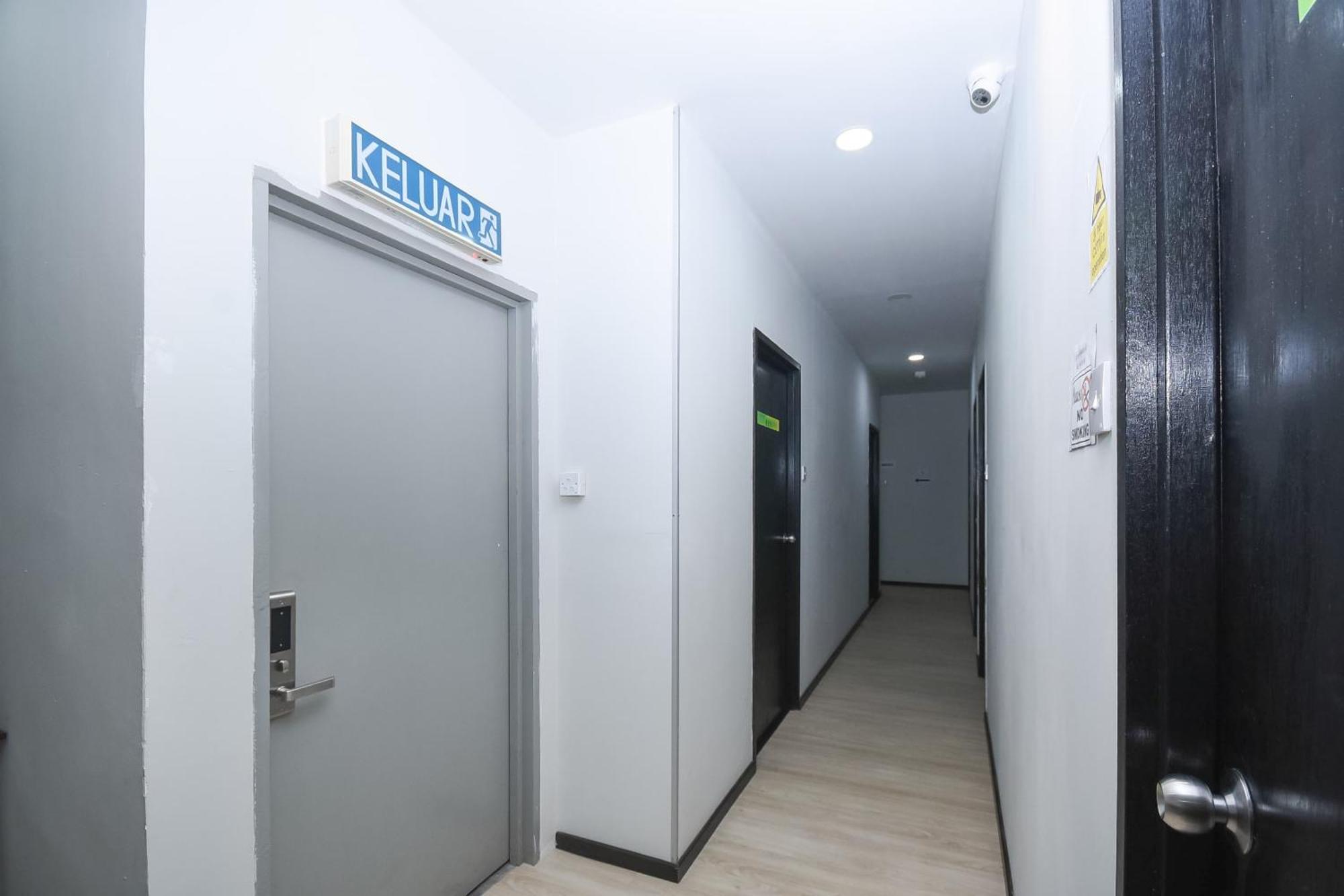 Spot On 89838 Lm Residence Мири Экстерьер фото
