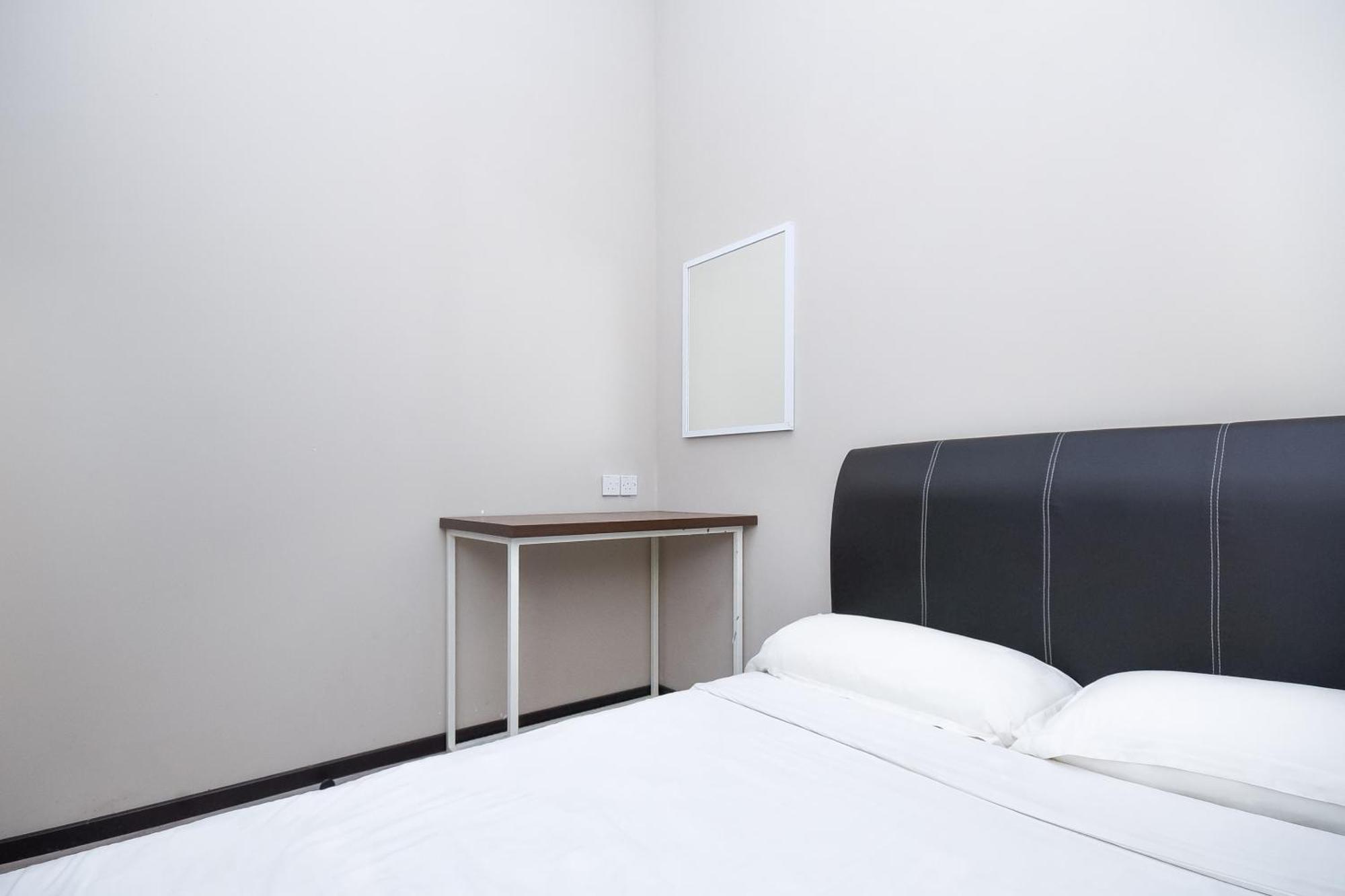 Spot On 89838 Lm Residence Мири Экстерьер фото
