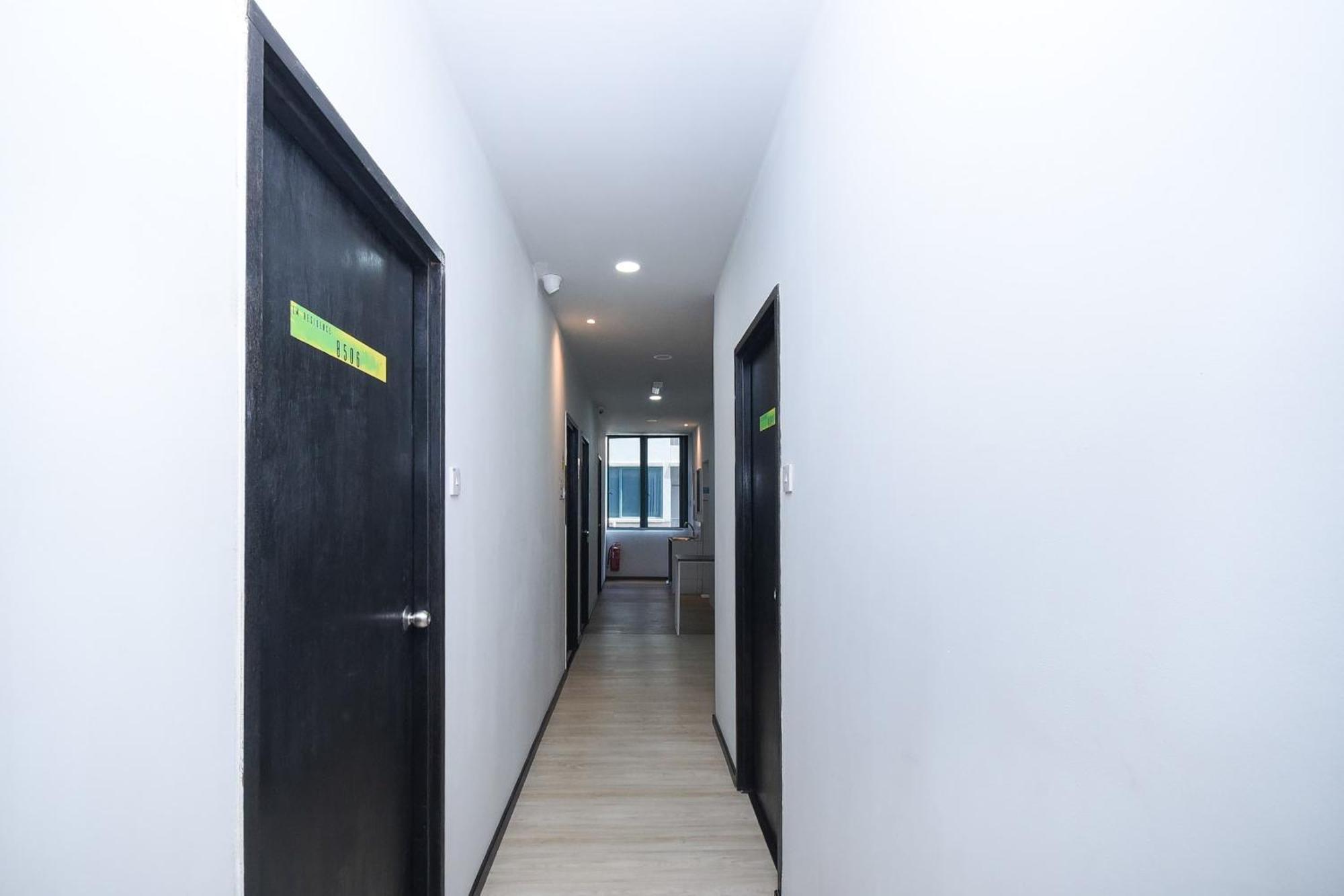 Spot On 89838 Lm Residence Мири Экстерьер фото