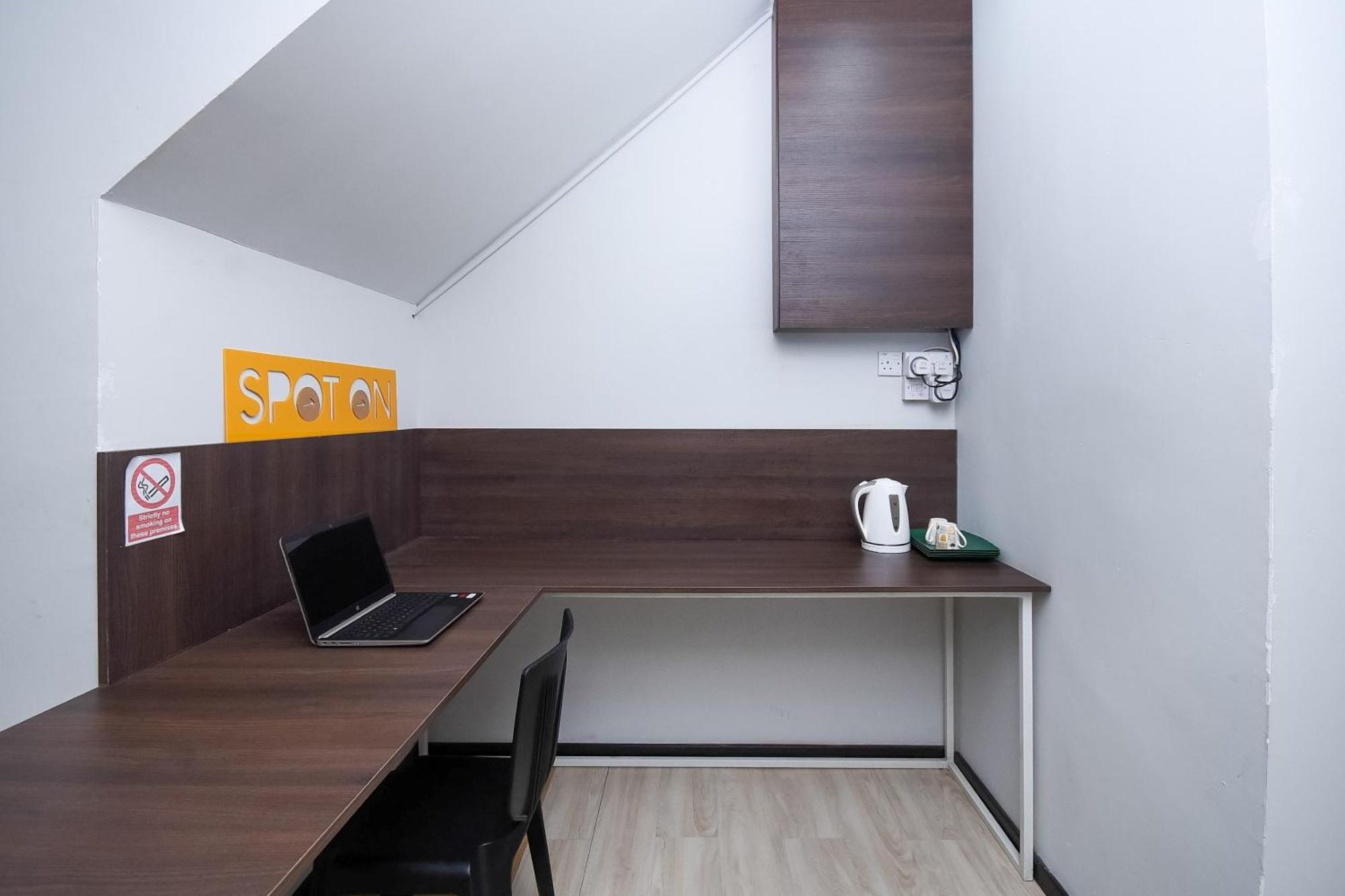 Spot On 89838 Lm Residence Мири Экстерьер фото